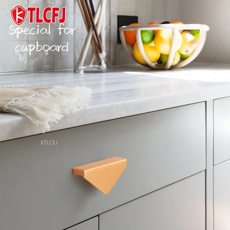 

KTLCFJ Роскошная медная ручка для шкафа в скандинавском стиле, современная, золотая, треугольная, круглая, для ванной комнаты, ручка для шкафа, ...