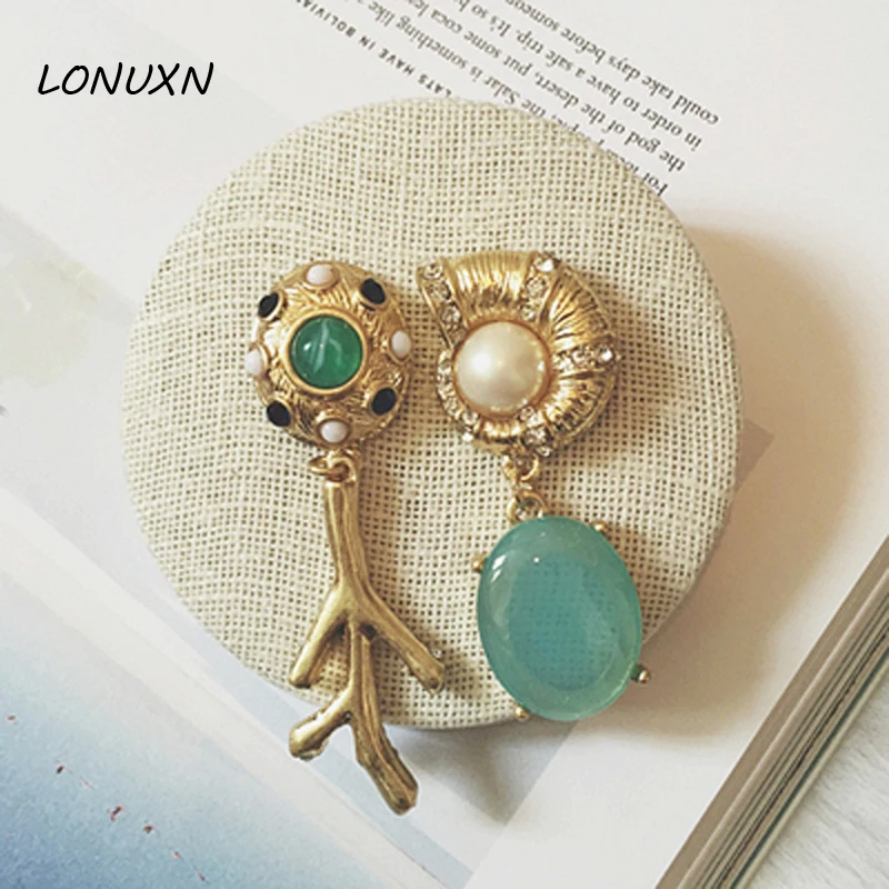 

High Quality Asymmetric Earrings Baroque Palace Retro Green Long Earrings Shell Gold Women Vintage Queen Pearl Jewelry Gift