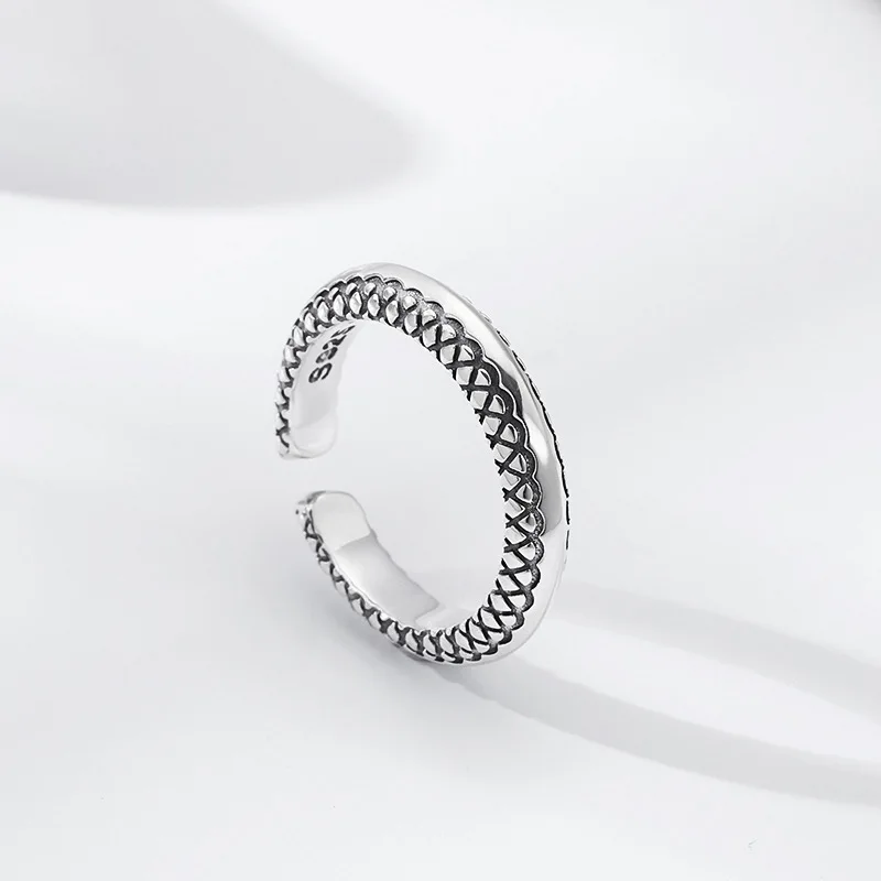 Женское и мужское кольцо в виде серебряного дракона