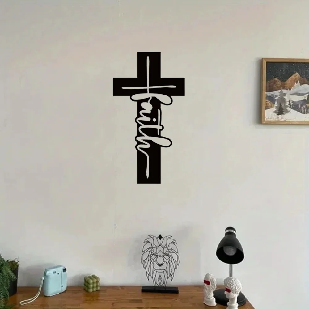 Красивый металлический крест идеально подходит для осветления Вашей стены