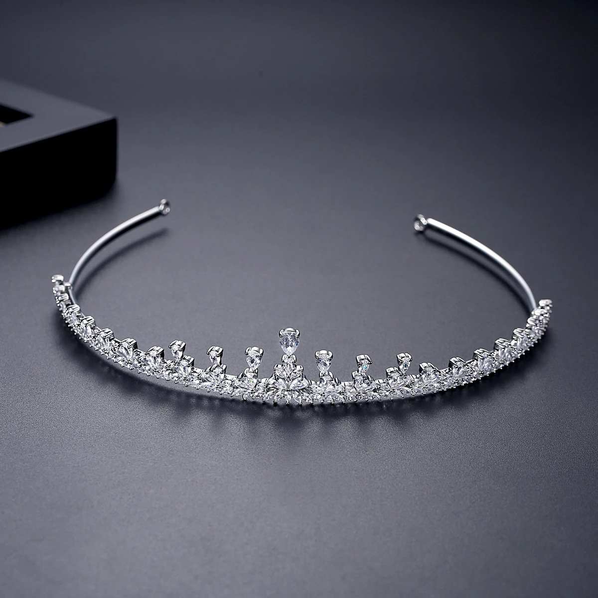 

Cubic zirconia wedding bride headdress girl flash bride crown princess birthday party queen hair jewelry