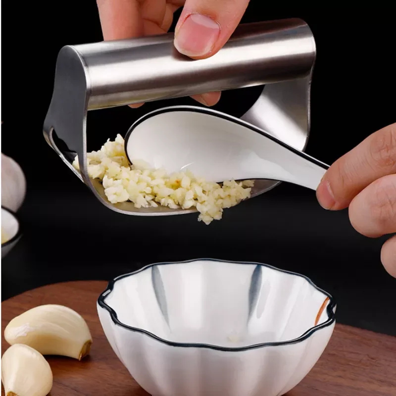 

2021 Stainless Garlic Press Household Press Squeezer Manual Gralic Press Device Handheld Ginger Garlic Tools Kitchen Accessories
