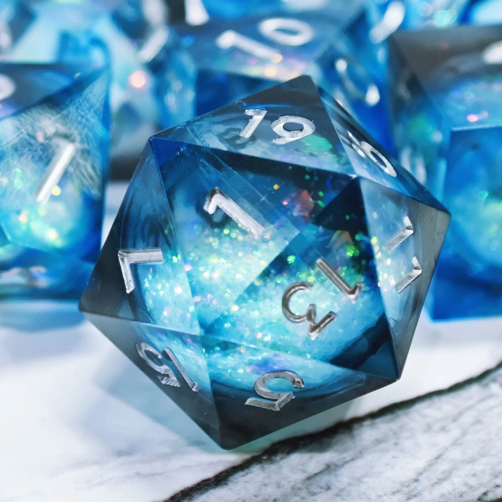 Набор кубиков MINI PLANET синий черный жидкий сердечник многогранные кубики DND для