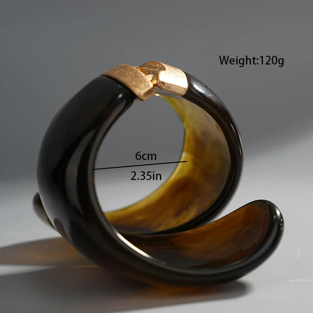 Браслет-манжета из акриловой смолы