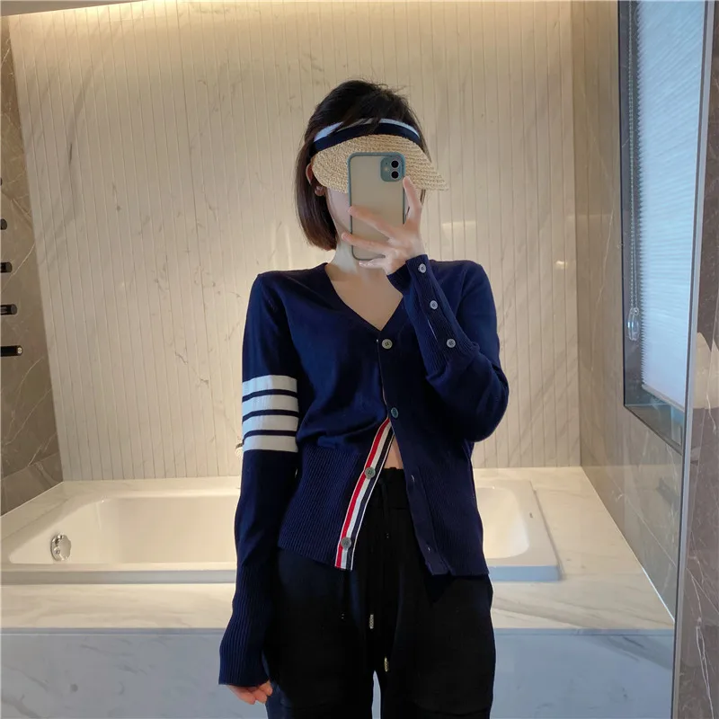 

Весенний четырехбальный вязаный кардиган с омолаживающей спинкой крупье Топ тонкое пальто женский студенческий стиль