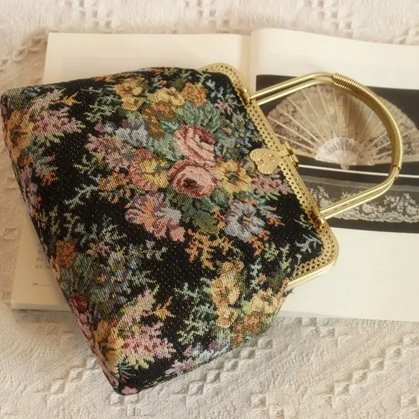 Lost in Vinatge Gold Silk Thread Bag Metal Handle with 1m Antique Copper Chain Handmade Kiss Lock Handbag Metal Frame  Elegant