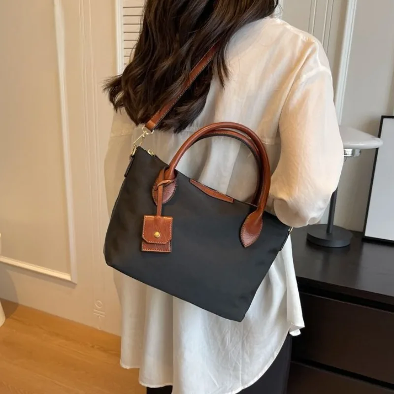 

Новые вместительные сумки для женщин 2023 модная популярная Холщовая сумка через плечо простая универсальная Офисная Женская сумка через плечо сумка