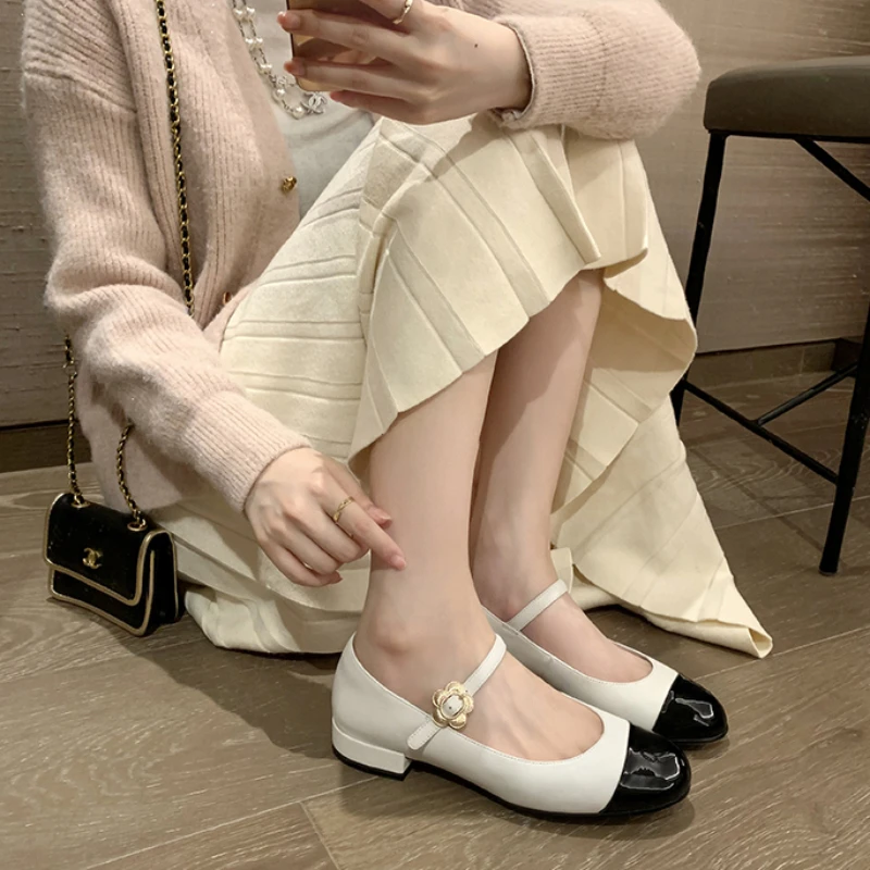 Женские туфли с круглым носком на толстом каблуке