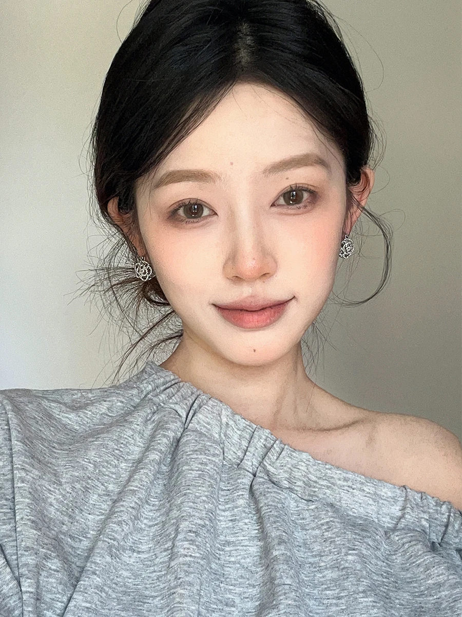 Изысканные серьги с микроинкрустацией цирконом и камелией французские легкие