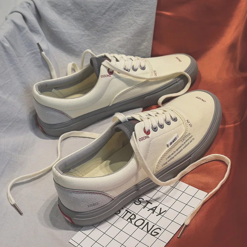 

Fashion Men Casual Shoes New Men's Board Shoes Lightweight Sports Shoes Men Tennis Sneaker Soft Shoe Male Flat Chaussure Homme