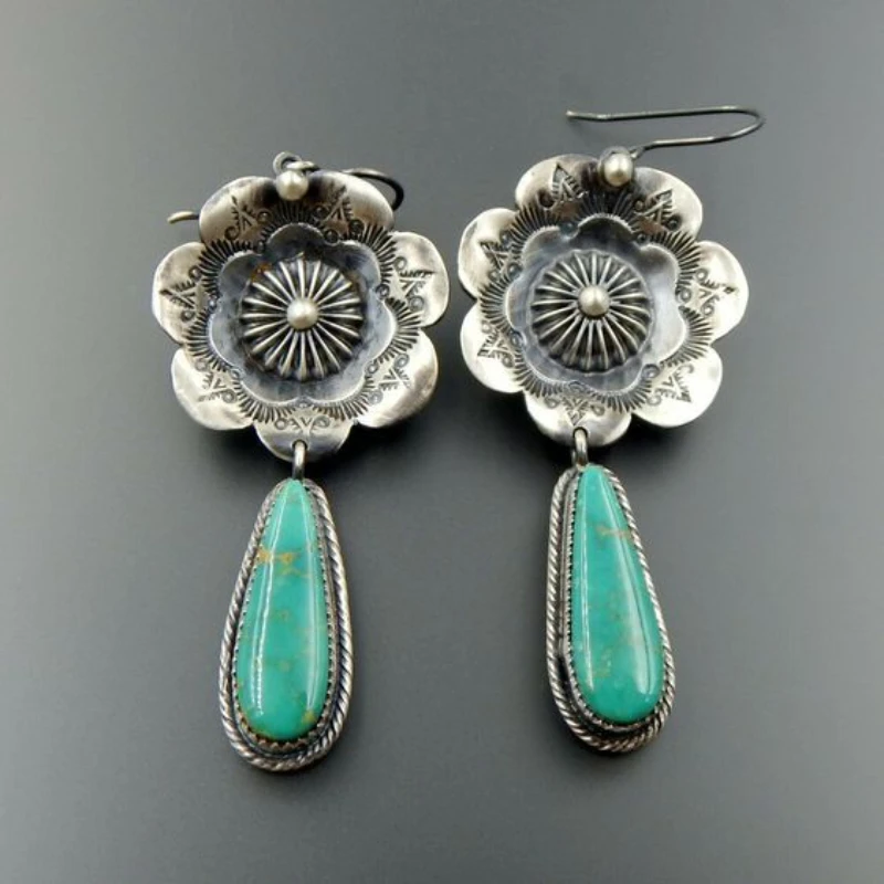 

New Bohemia Carving Flower Earrings Vintage Metal Silver Color Inlaid Green Stone Drop Dangle Earrings for Women Jewelry 2022