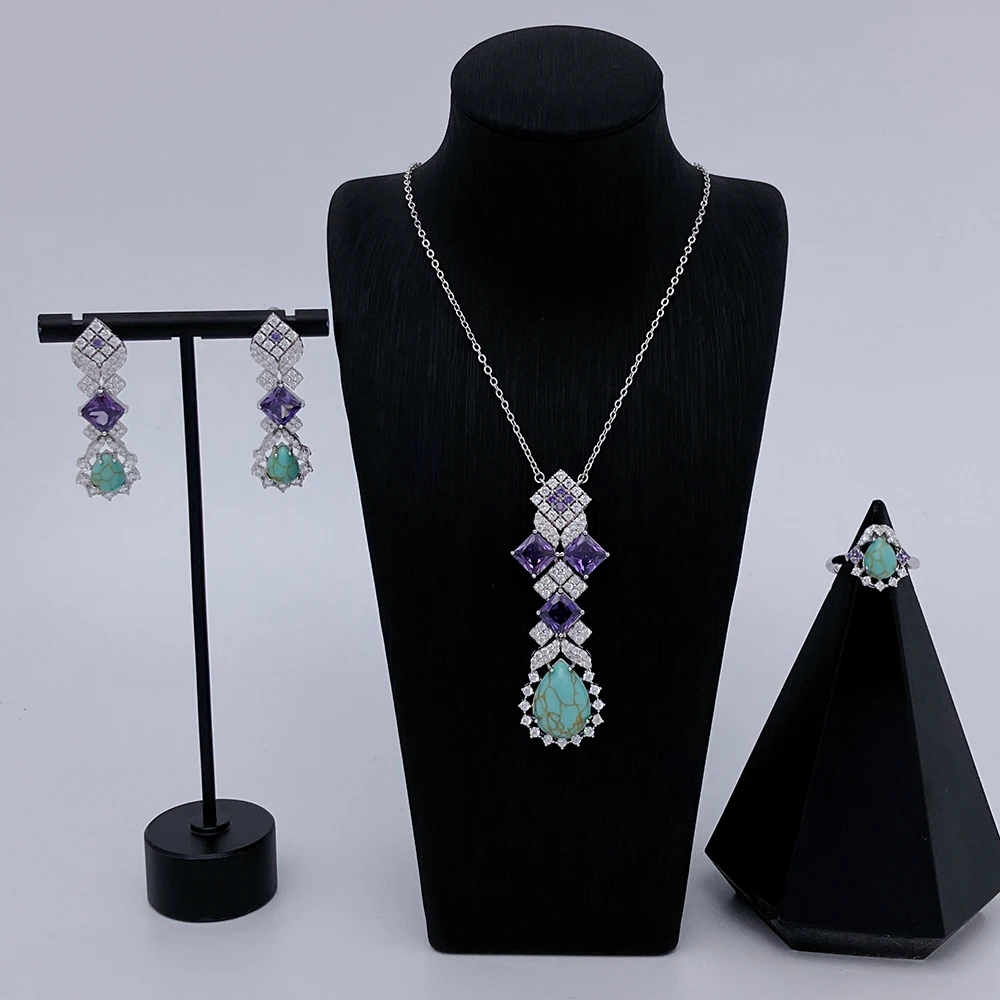 Комплект из колье и серёг с фианитом