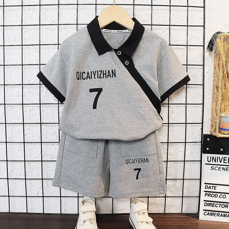

Летняя одежда для мальчиков новый модный костюм с короткими рукавами для мальчиков и девочек рубашка поло Повседневный Спортивный костюм для маленьких детей