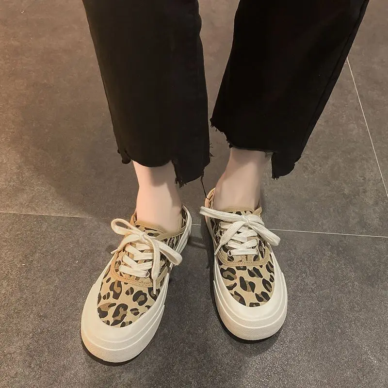 2023 Woman Vulcanized Sports Shoes Women's Spring Summer Canvas Shoes Women Low Top Sneakers Wide Toe Lace Up Trainers Shoes