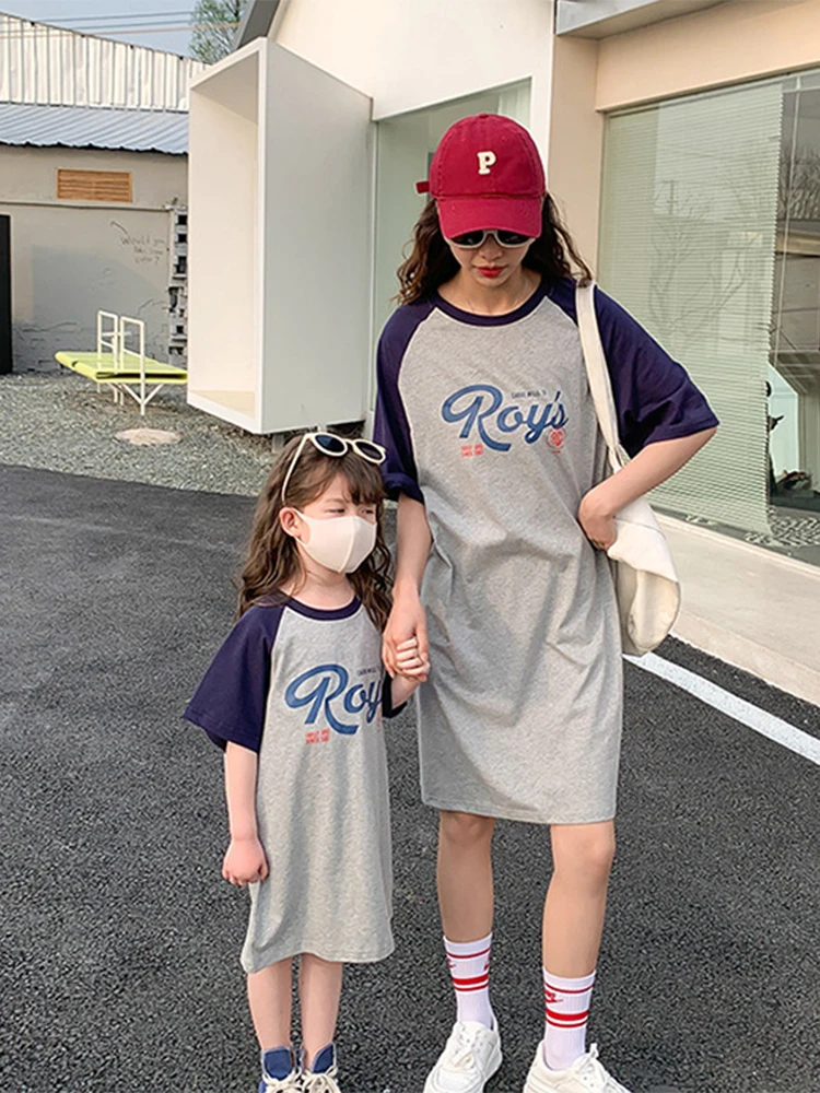 

Одежда для родителей и детей для мамы и дочки девочек Корейская версия в иностранном стиле длинная футболка с коротким рукавом летнее плать...
