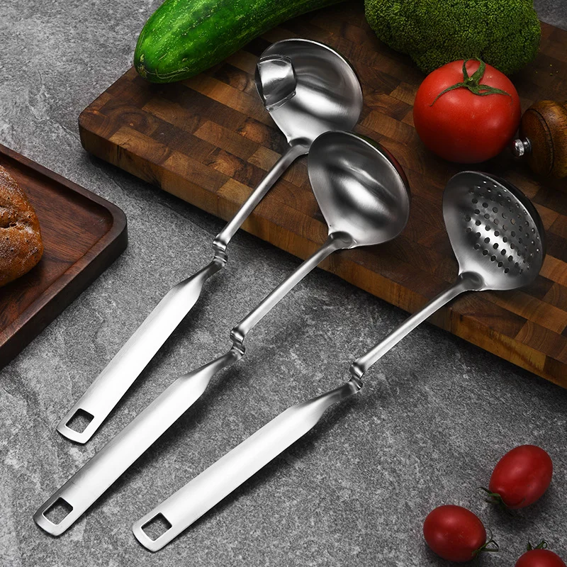 

Stainless Steel Hot Pot Soup Spoon Kitchen Ramen Ladles Tablespoons Long Handle Colander Oil Skimmer Porridge Scoop with Hook