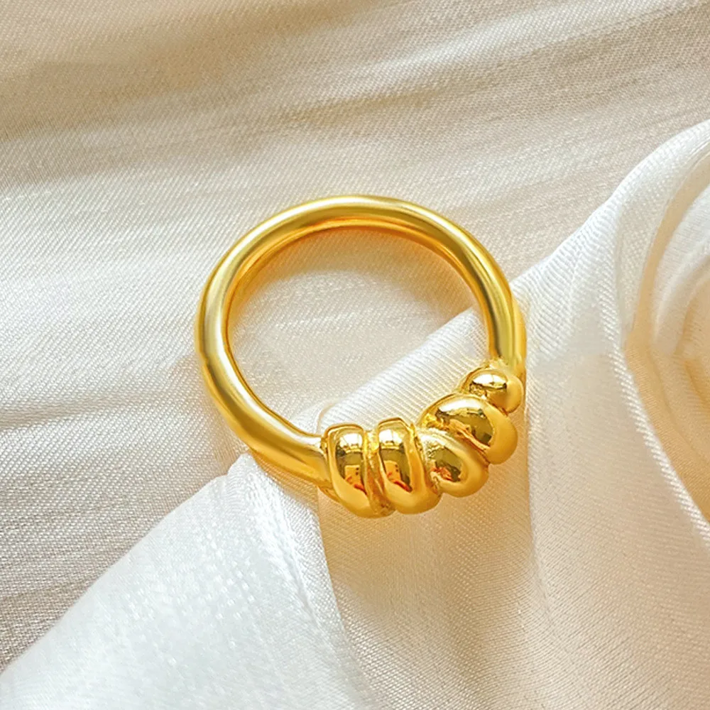 Женское кольцо из нержавеющей стали золотистое с текстурой плетеной косы