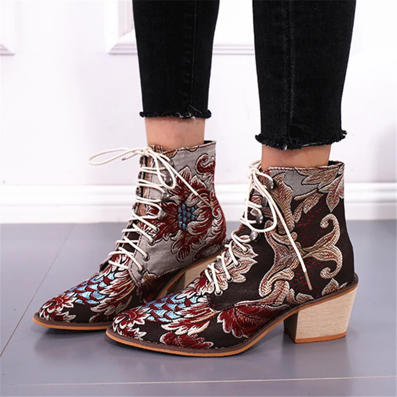 

Women's Martin Boots Embroidered Lace-Up Chunky Heel Ankle Boots Vintage Pointed Toe Flower Non-slip Casual Shoes Bota Feminina