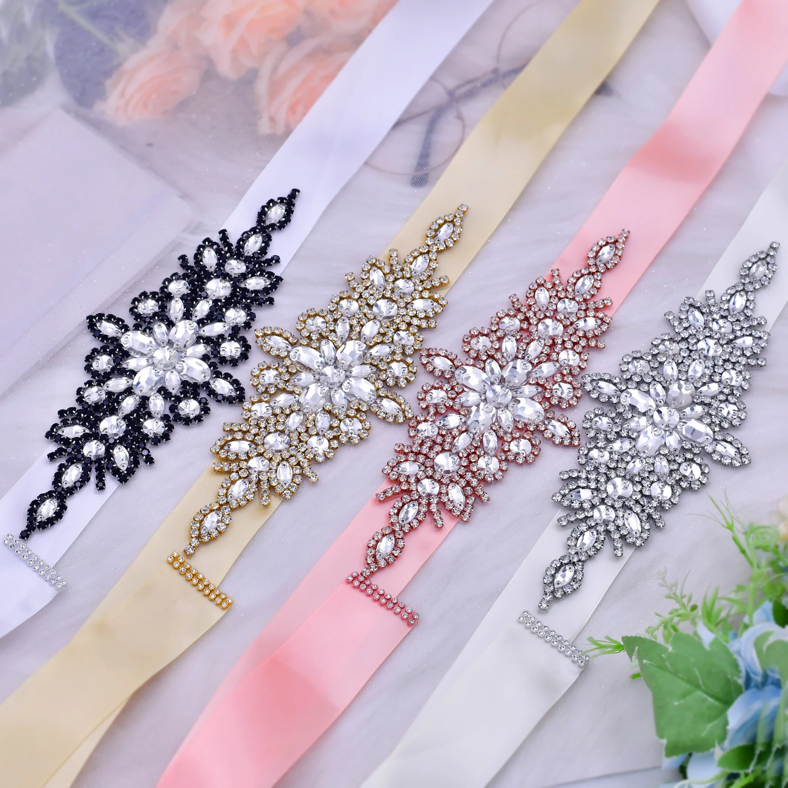 

TOPQUEEN S01 New 2022 Bridal Belt Wedding Accessories Women'S Luxury Rhinestone Sash Black/Silver/Gold Female Decoration Girdle