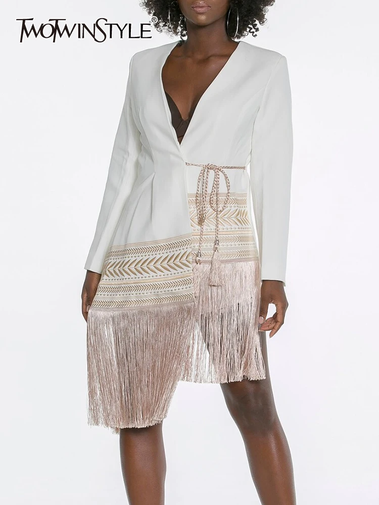 

Женский блейзер с асимметричным подолом TWOTWINSTYLE, Черный Повседневный блейзер с V-образным вырезом, длинными рукавами и кисточками в стиле пэчворк на лето 2019