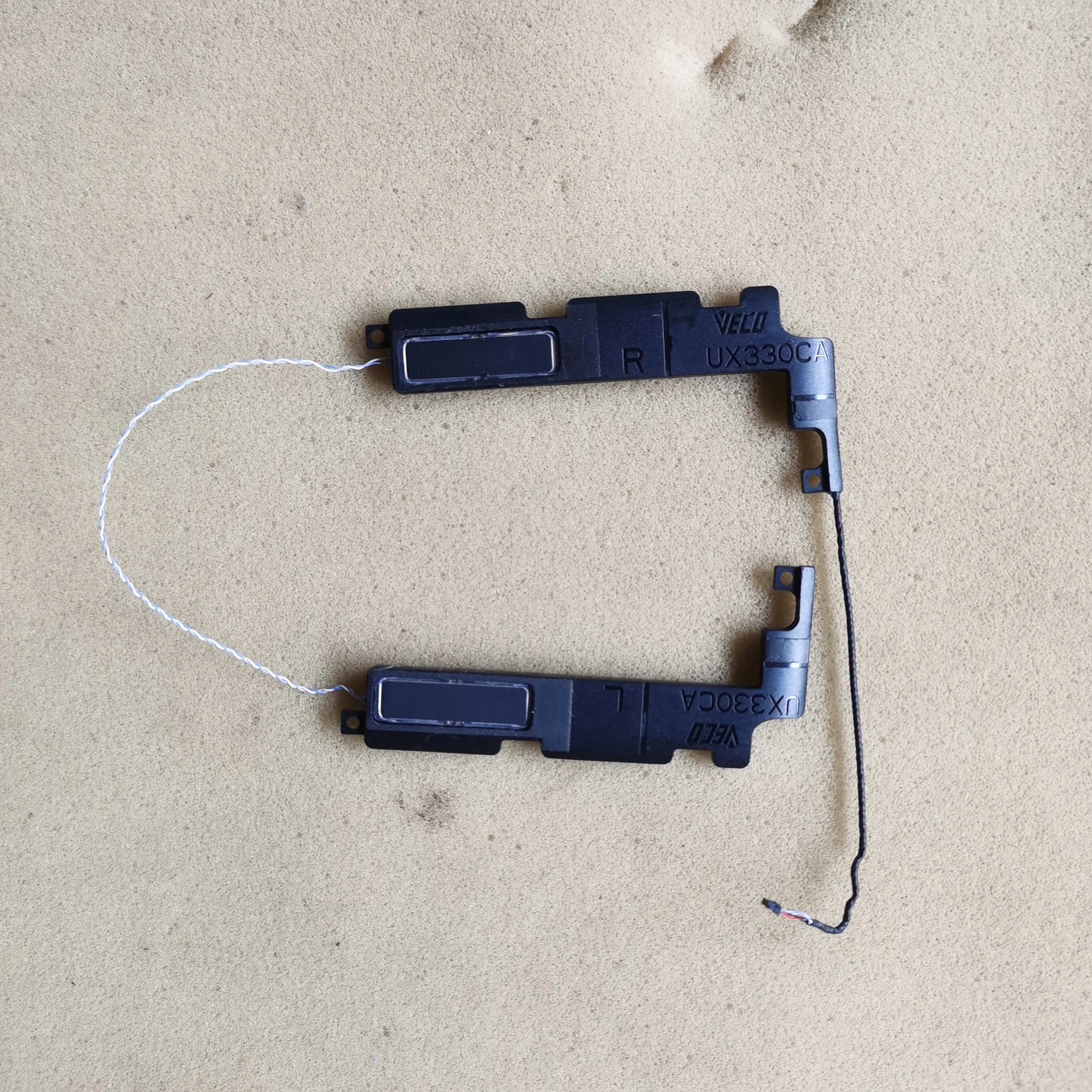 Пара новых встроенных динамиков для ноутбука Asus UX330CA