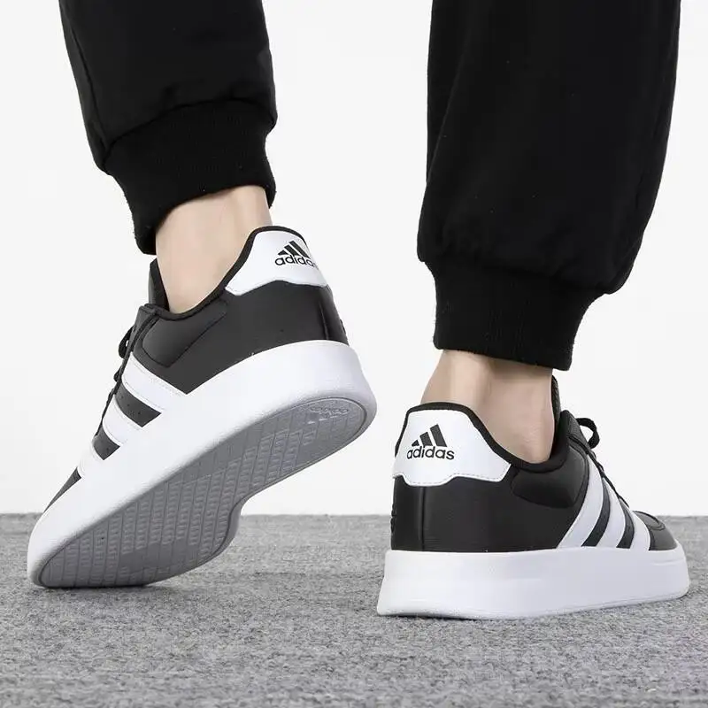 Фото Новые мужские теннисные кроссовки Adidas 2026 HP9425 черно-белые повседневные кеды №1