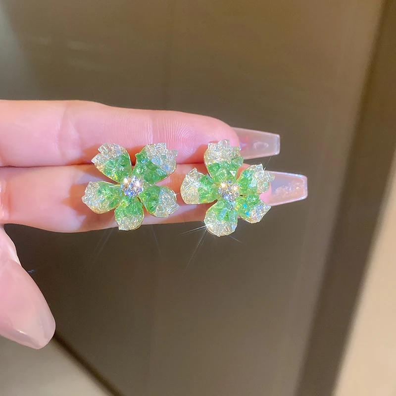 

DREJEW Small Fresh Green Crystal Earrings For Women Korean Fashion Flower Stud Earrings Temperament Ear Stud Girls Jewelry