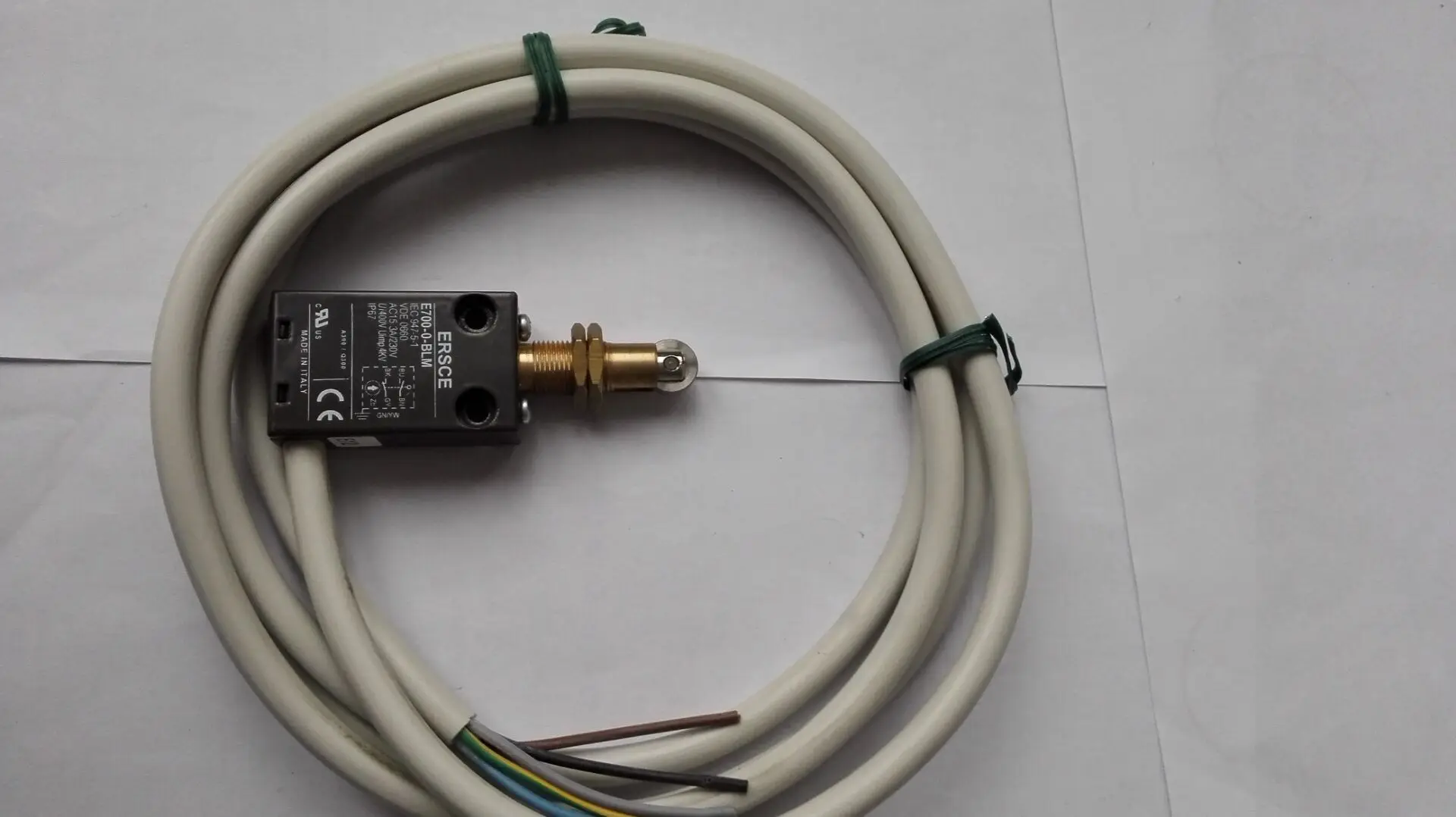 Новый оригинальный ограниченный переключатель E7000BLM