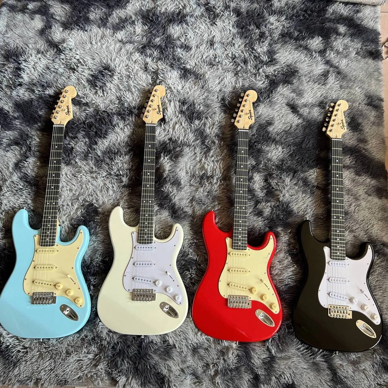 

Single Tremolo Durable Electric Guitar Solid Body Rosewood Fingerboard ST Gitaar In stock