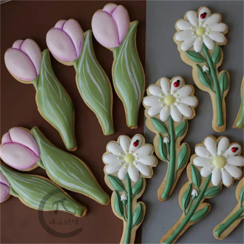 

Mother's Day Flower Icing Cookie Mold Food Grade Plastic Tulip Bouquet Cutting Die DIY Fondant Cake Mold for Mother's Birthday