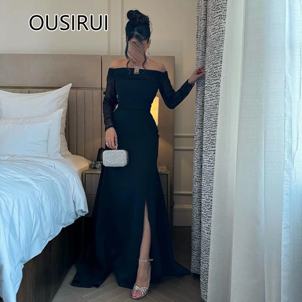 Вечернее арабское платье в Саудовской Аравии с воротником-лодочкой и длинными