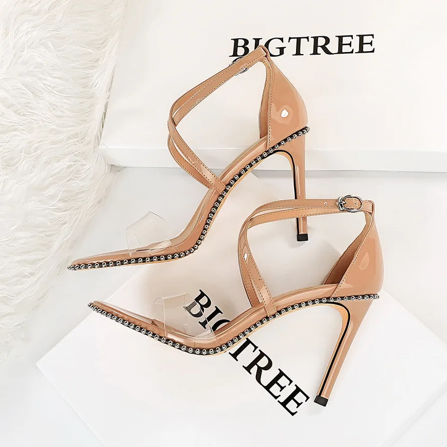 Купи BIGTREE Shoes Black Nude Women Sandals Patent Leather High Heels Metal Rivets Summer Sandals For Women Heels Stiletto Plus Size за 1,033 рублей в магазине AliExpress