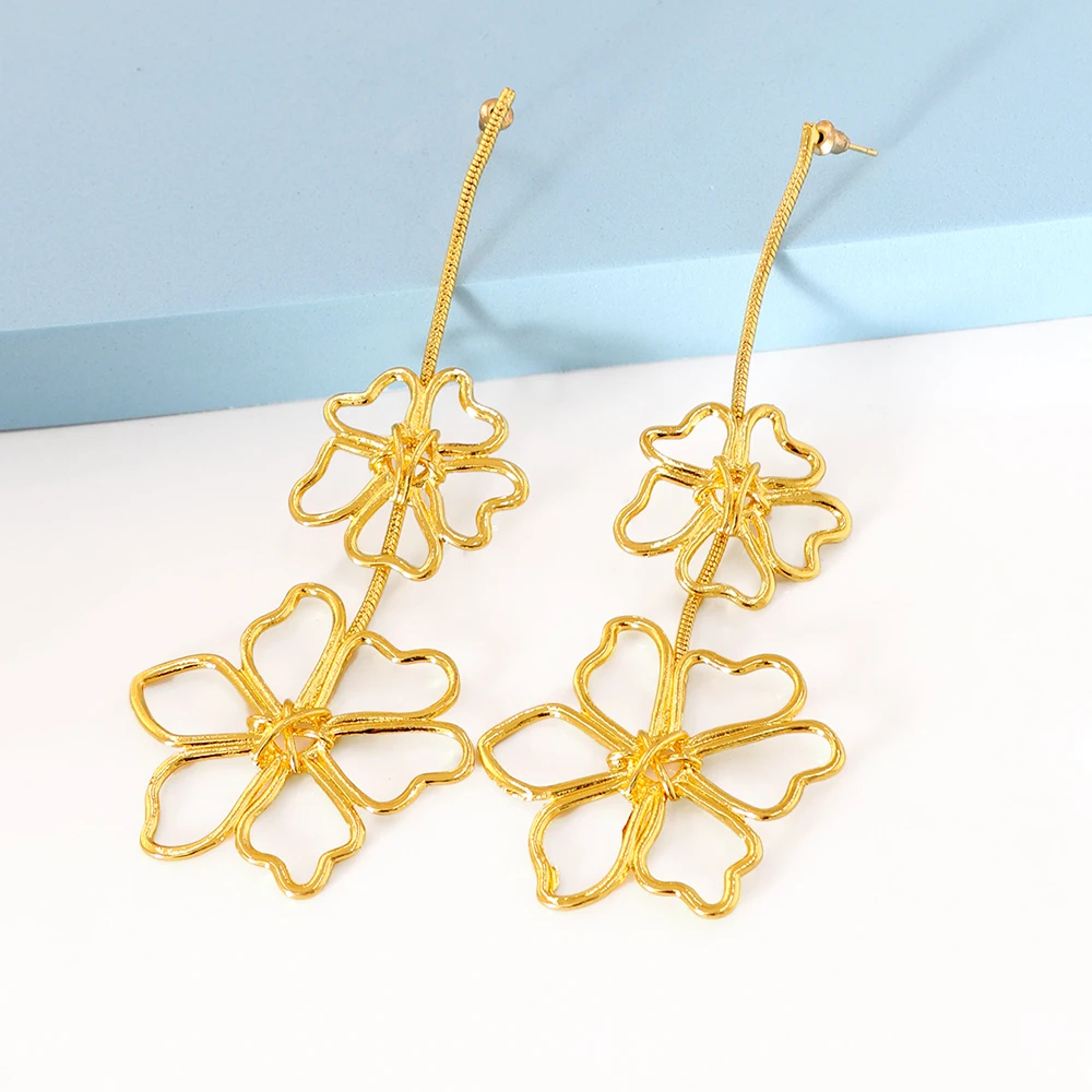 

New Metal Alloy Five Leaf Grass Dangle Drop Earrings for Women Fashion Flower Geometric Statement Jewelry Party Ear Accessories