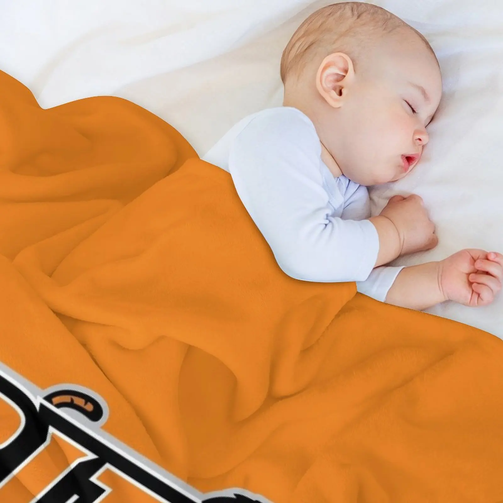 РИТ Тигры бросает одеяло и одеяла на Хэллоуин