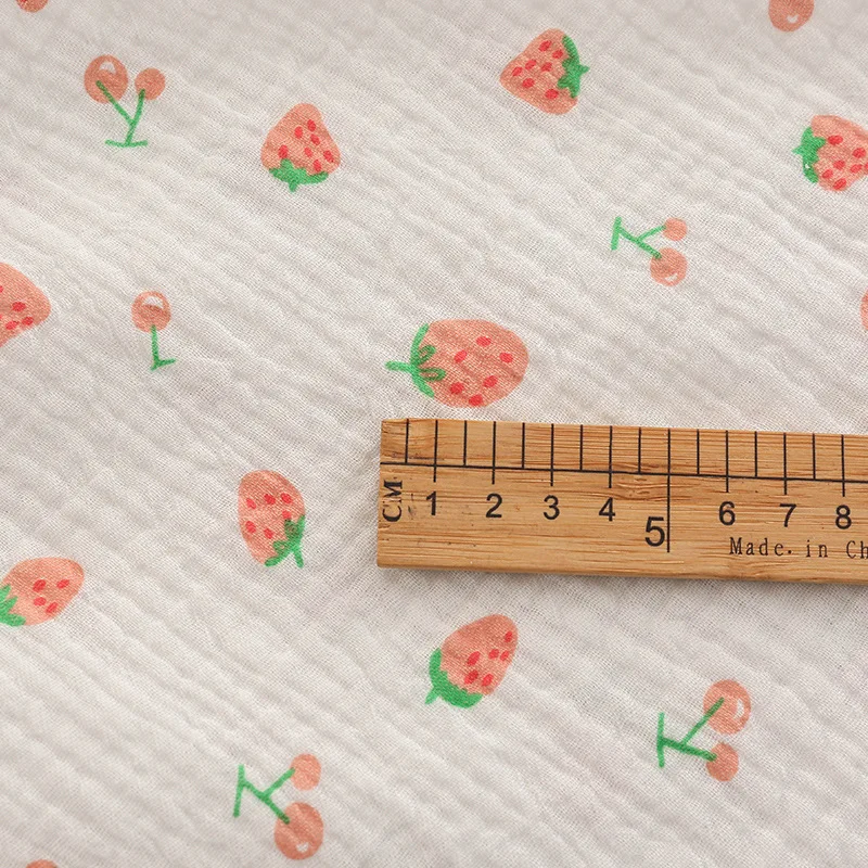 

100X135cm Double Crepe Printed 100% Cotton Strawberry Flower Gauze Nightgown Home Clothing Quilt Fabric