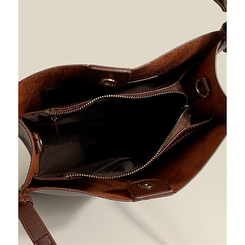 Large Capacity Women's Bag 2022 Spring New Trend Messenger Shoulder Bag Commuter Bag High Quality Tote Bag Handbag Bucket Bag