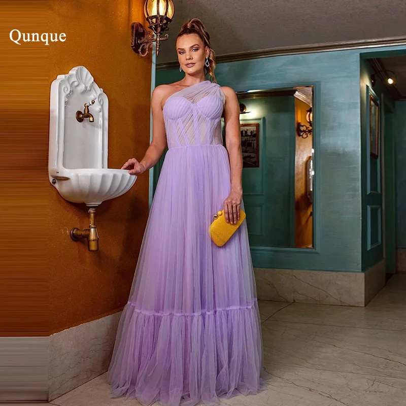 Q nei Mezuniyet Elbiseleri Вечерние платья на одно плечо А-силуэта со складками из тюля по