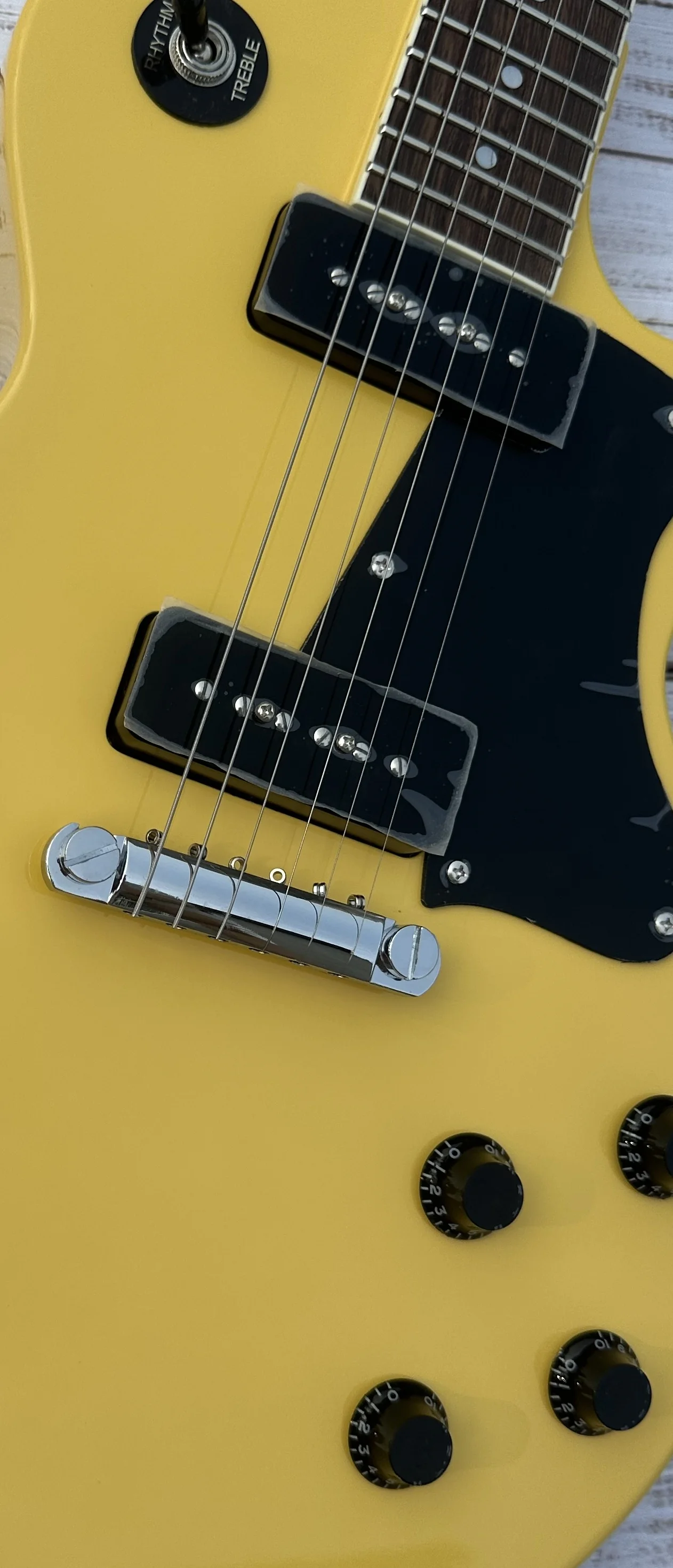 Стандартная электрическая гитара