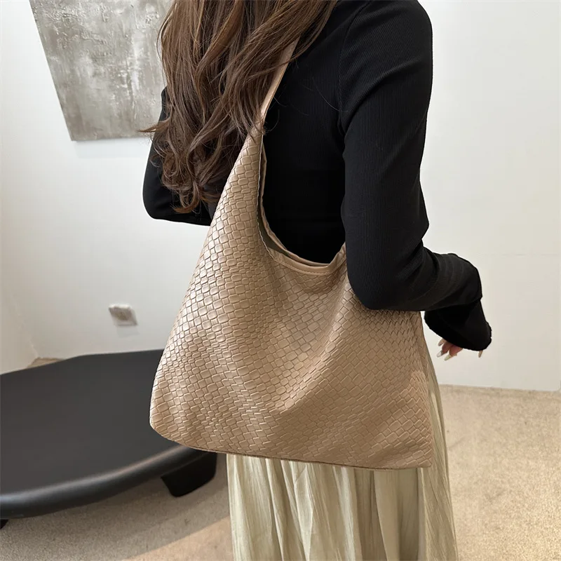 Модные плетеные сумки-тоуты для женщин вместительная сумочка на плечо из мягкой