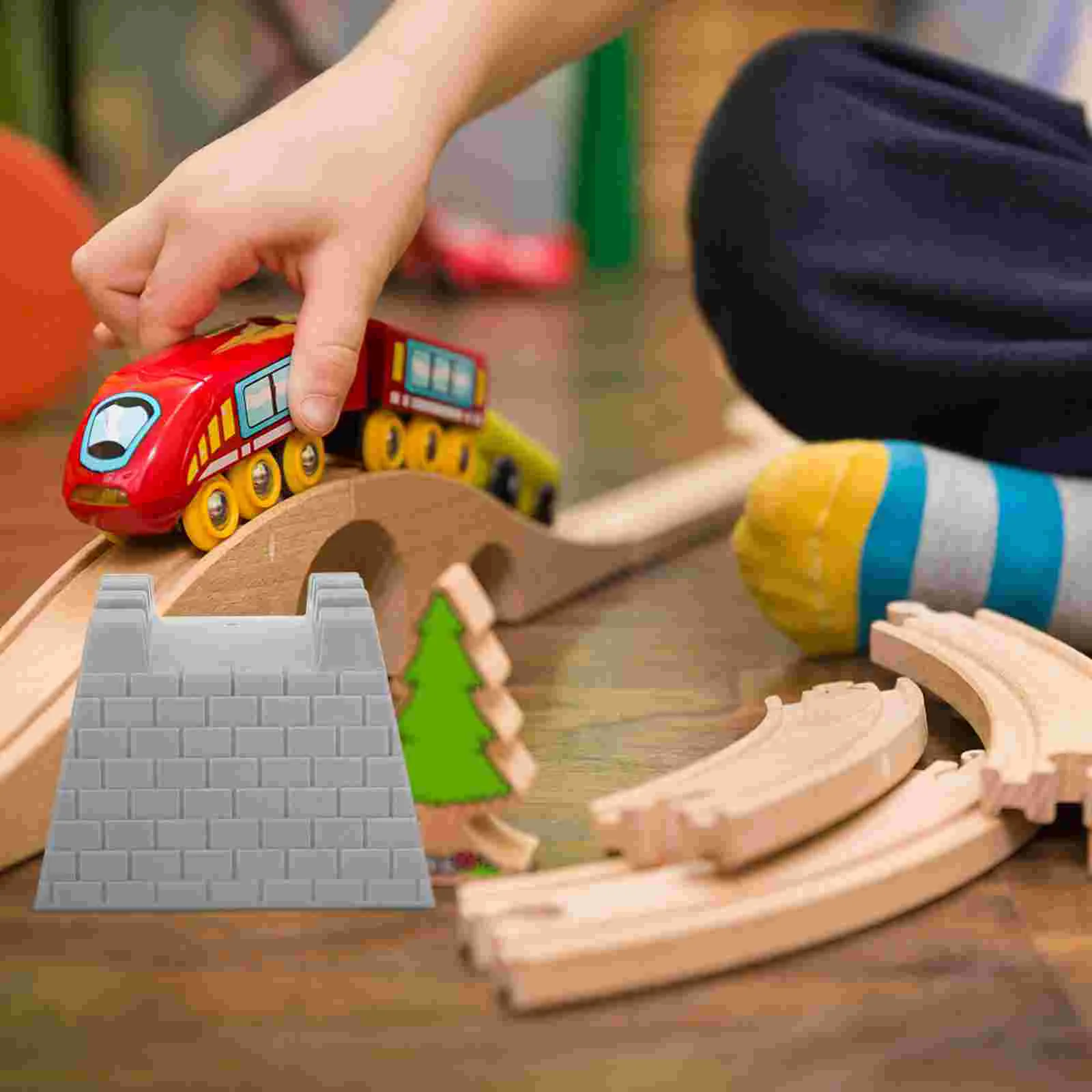 Туннель с городской стеной