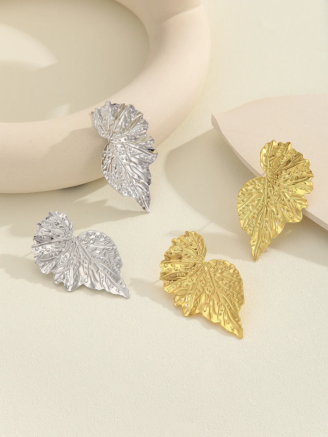 Комплект женских винтажных украшений в виде листьев позолоченные серьги