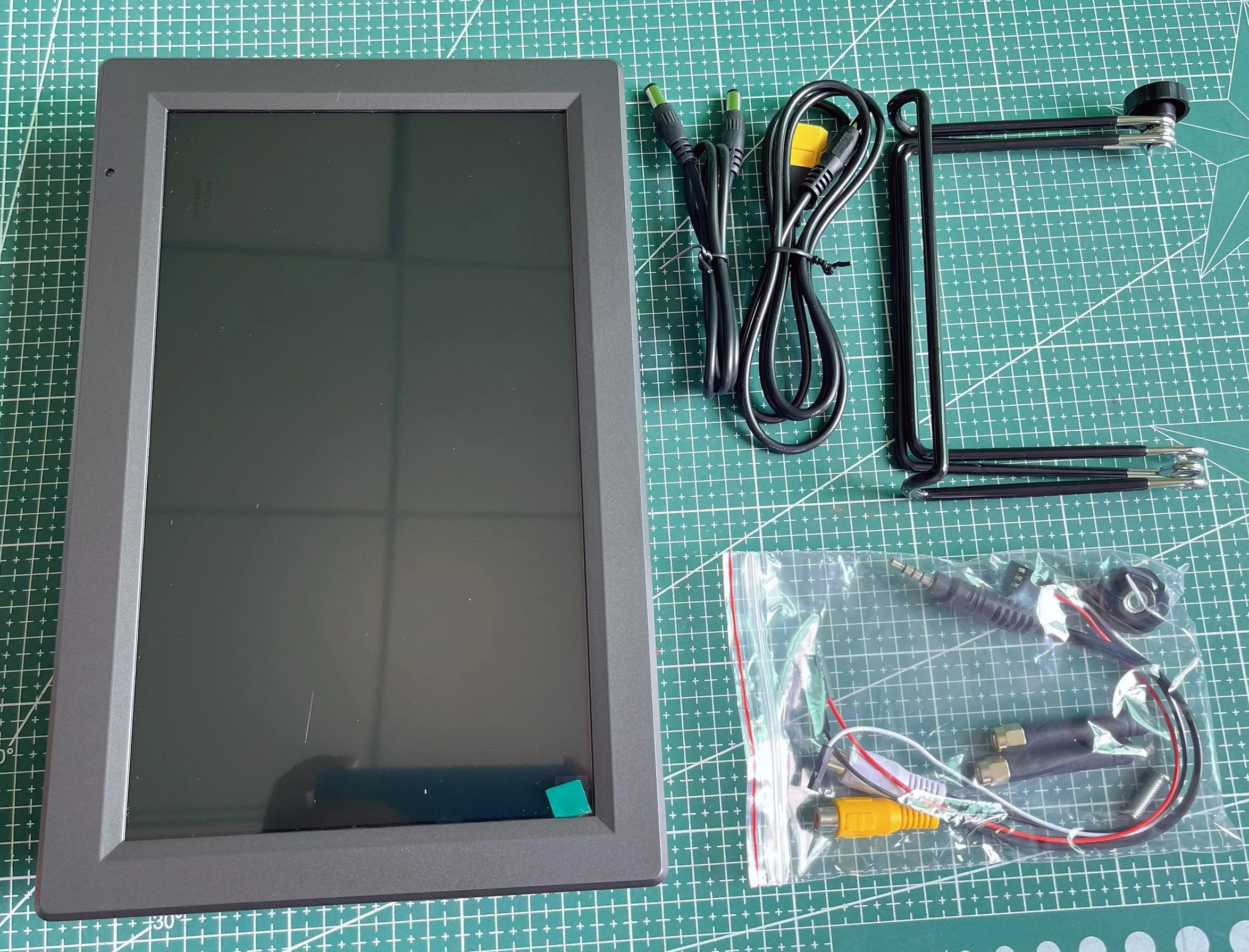 Фото Hawkeye Captain H 10.2 дюйма 6G 7G 8 ГГц 232 канала 8*32 DIY CH с AV IN, режимом отслеживания DVR для радиоуправляемых игрушек (машинок/лодок).