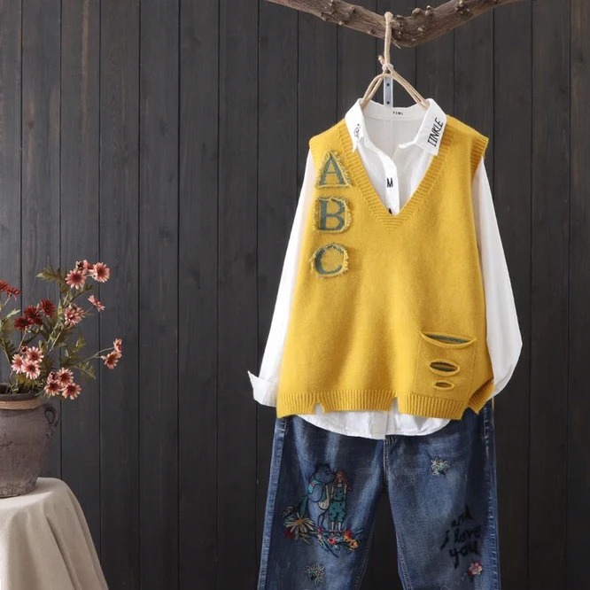 

Yellow Letter Hole Fashion Spring Autumn V-neck Knit Sleeveless Sweater Vest Loose Outcoat Student Lady Top Cloth for Women girl