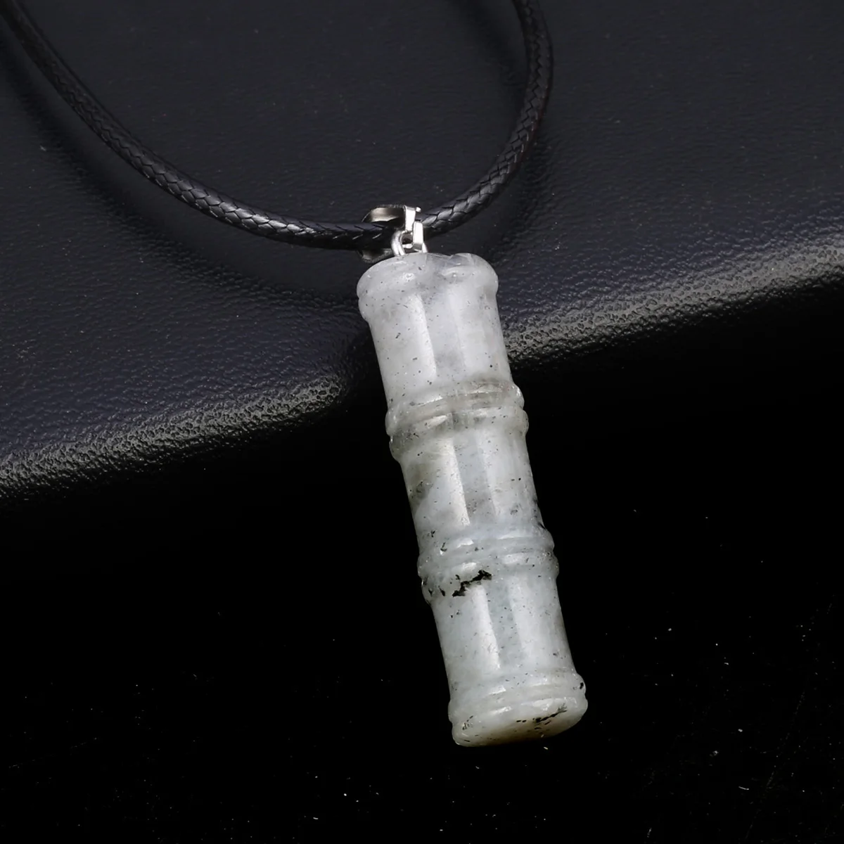

The Natural Stone Agate Material Bamboo Shaped Pendant Necklace Is Suitable For All Kinds Of People Specification 42*12mm
