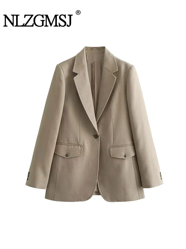 

Женский блейзер с длинным рукавом, на металлических пуговицах