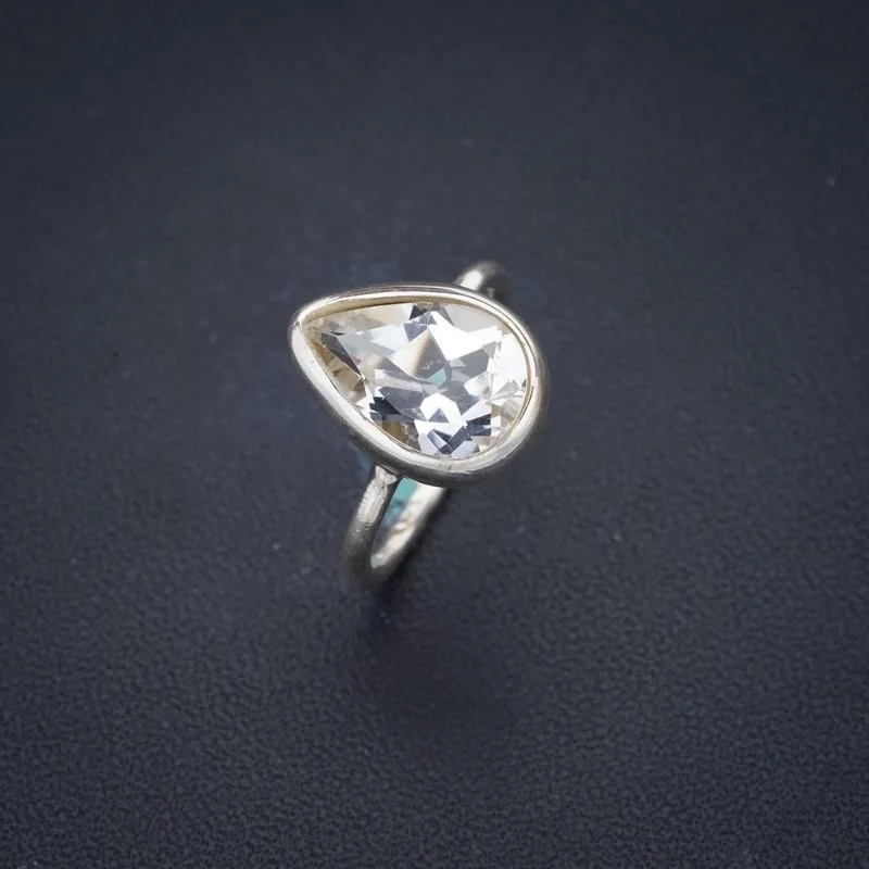 

Серебряное кольцо с белым топазом ручной работы StarGems 4,75 F1374