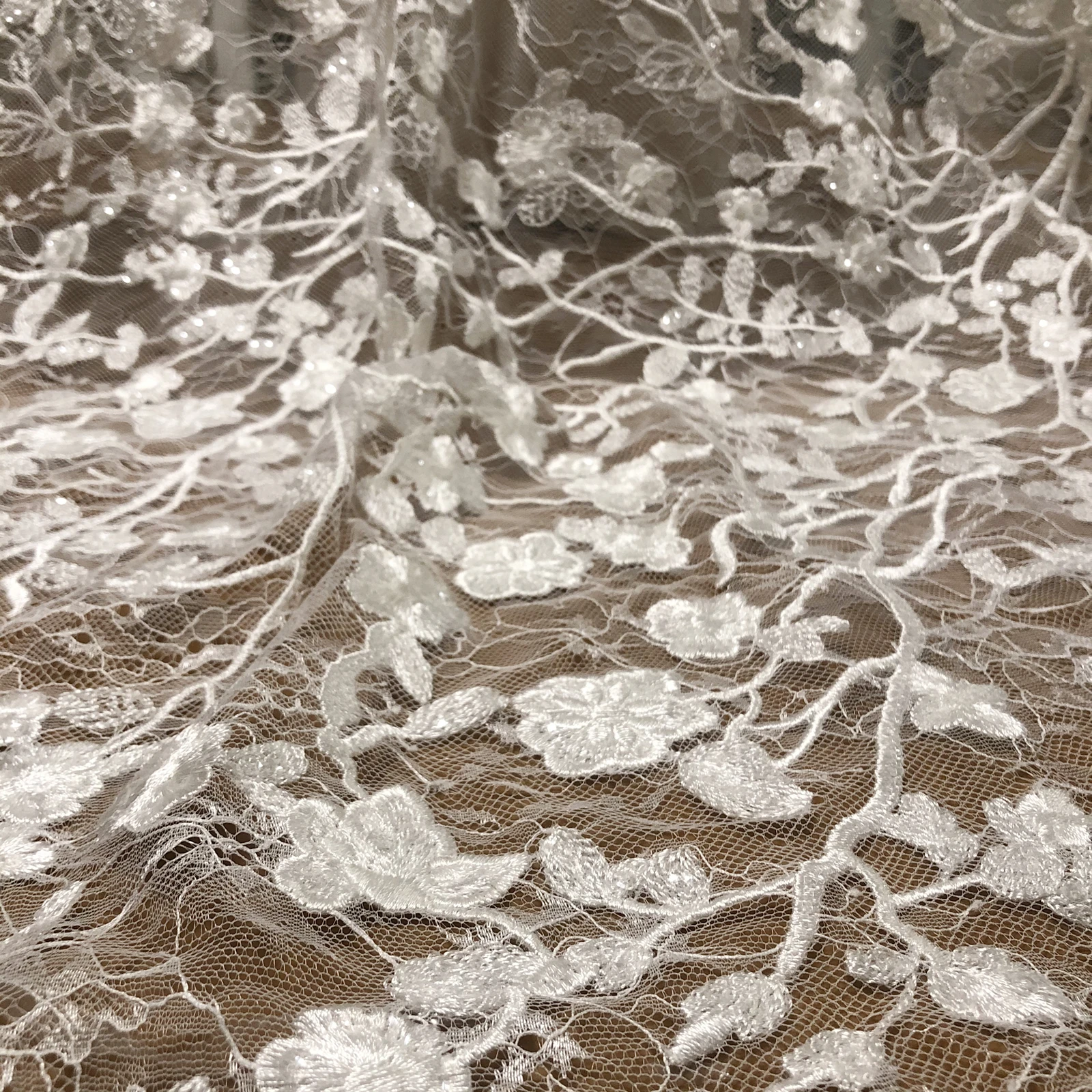 

Белое изысканное французское кружево с вышивкой, вискозная нить с блестками, свадебные вечерние платья, частная кружевная ткань на заказ