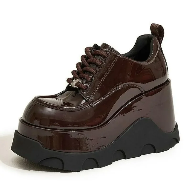 Весенние мотоциклетные ботинки челси из микрофибры 10 см на молнии модные женские