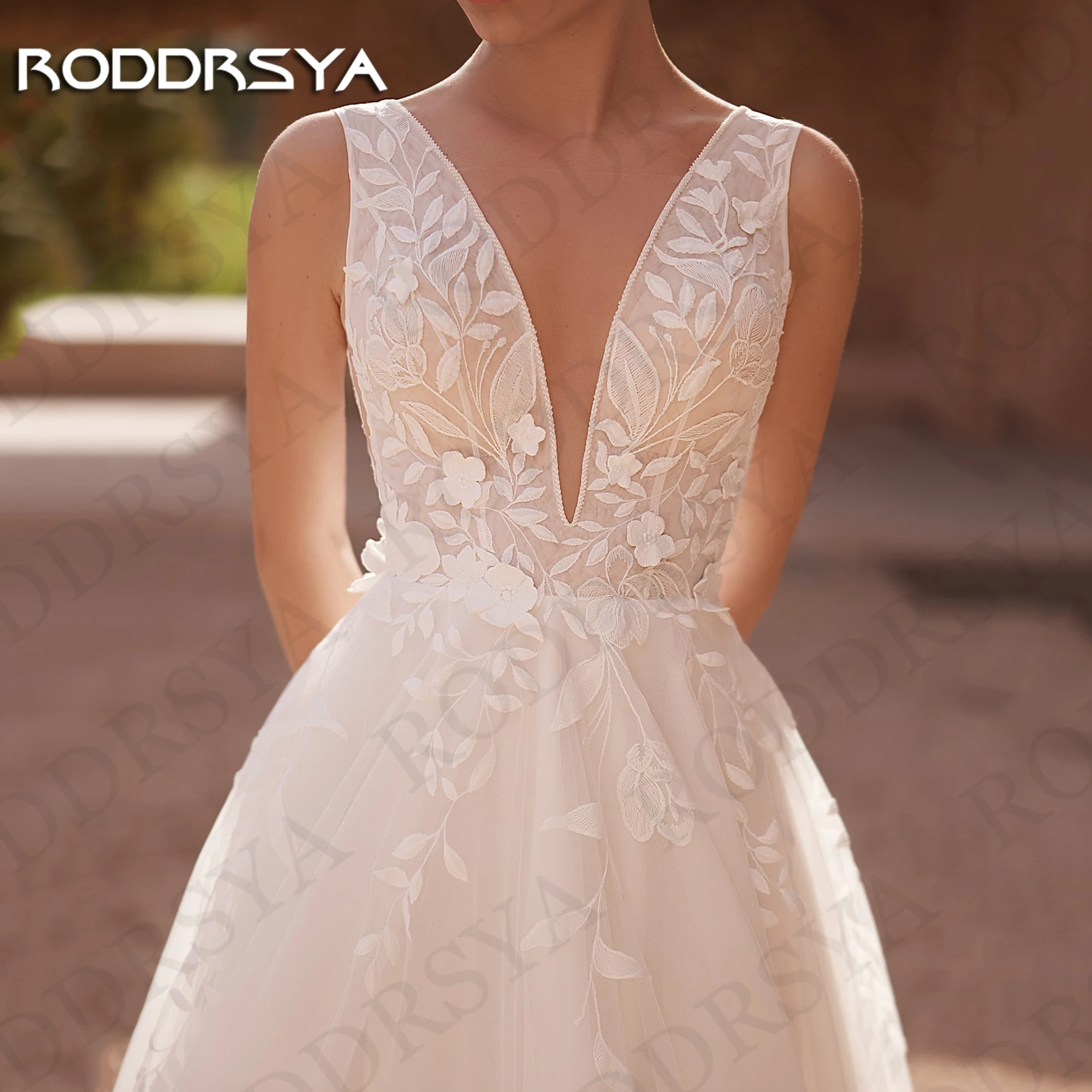 Фото Очаровательное женское платье RODDRSYA с V-образным вырезом, роскошная кружевная аппликация, ТРАПЕЦИЕВИДНОЕ свадебное платье без рукавов, индивидуальная Мода Очаровательное свадебное платье в богемном стиле Роскошные к №3
