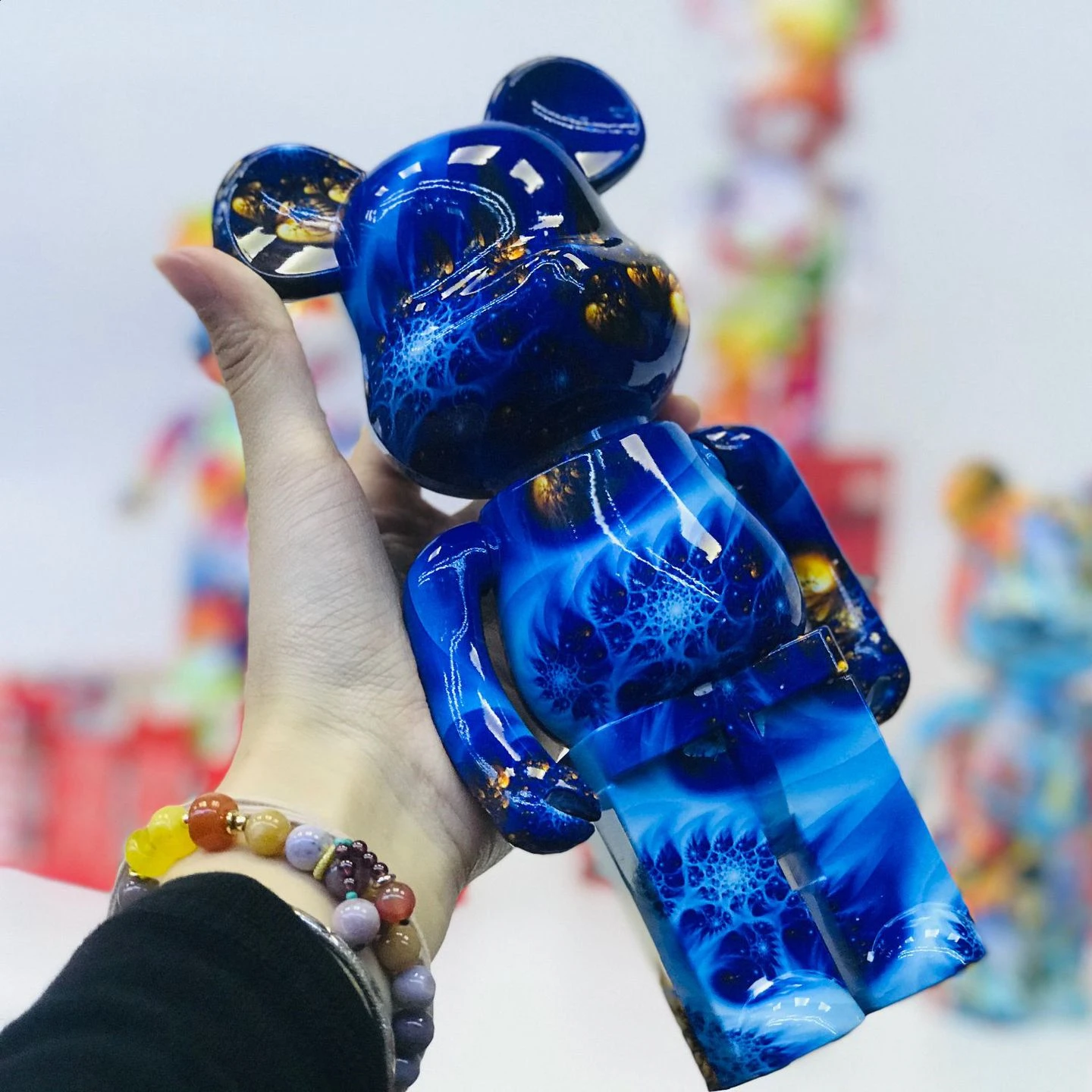 

2022 New Mini Violent Bear Painted Graffiti Bluetooth Speaker Creative Cartoon Ornament Birthday Gif Home Decorative Figurines